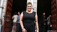 Regina Idol juga turut hadir dengan dress hitam. Pool/Palevi S/detikFoto.
