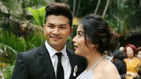 Chelsea dan Glenn selalu menunjukan kemesraannya yang membuat pasangan lain iri. Pool/Ismail/detikFoto.