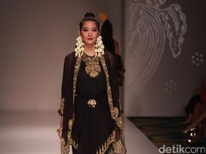 Pesona Keraton Jawa dalam Koleksi Busana Era Soekamto dan Ghea Panggabean