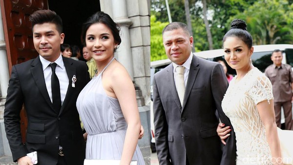 Pasangan Selebriti di Pernikahan Sandra Dewi