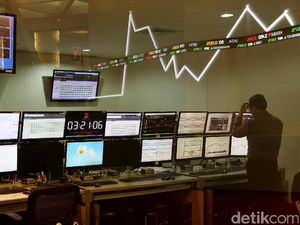 Jelang Akhir Pekan, IHSG Ditutup di Zona Merah