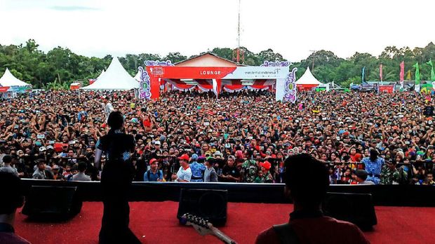 Saat Siti Badriah menghibur penonton (dok. Kemenpar)