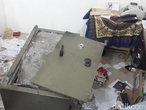 Maling Bercadar Bobol Dealer Motor di Bojonegoro