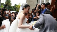 Sandra benar-benar menjadi seorang putri di acara tersebut. Pool/Palevi S/detikFoto.