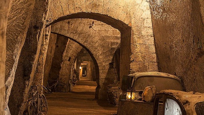 Di Italia, Lorong bawah Tanah Disulap Jadi Galeri Kendaraan Bekas