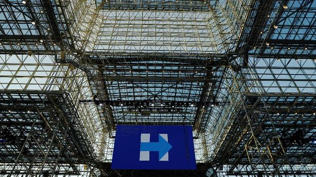 Javits Convention Centre yang beratapkan kaca