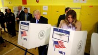 Trump memilih dengan didampingi sang istri, Melania. Carlo Allegri/Reuters/detikFoto.