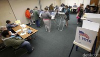 Warga AS memberikan suaranya di Ohio. Aaron Josefczyk/Reuters/detikFoto.