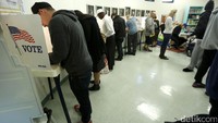 Warga AS memberikan suaranya di Los Angeles. Mario Anzuoni/Reuters/detikFoto.