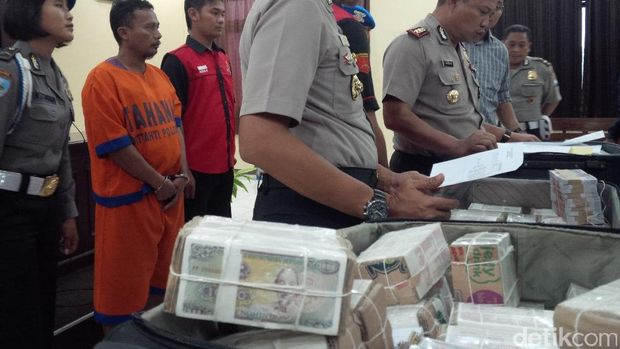 Barang bukti Dimas Kanjeng yang disita polisi,