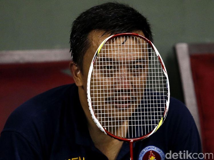 Menpora Tarung Bulutangkis dengan Taufik Hidayat