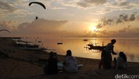 Sanur di Bali punya banyak spot buat melihat indahnya mentari pagi di tepi pantai. Salah satunya di Pantai Mertasari (Kurnia/detikTravel)