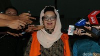 Siti diperiksa selama hampir 6 jam di Gedung KPK Jalan HR Rasuna Said, Jakarta Selatan, Rabu (9/11/2016).