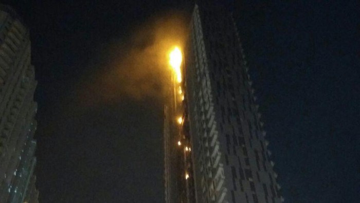 1 Karyawan Shock dan Pingsan Akibat Kebakaran Apartemen Neo Soho