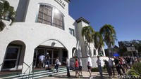 Antrean mengular panjang hingga halaman gedung Coliseum, Florida. Scott Audette/Reuters/detikFoto.