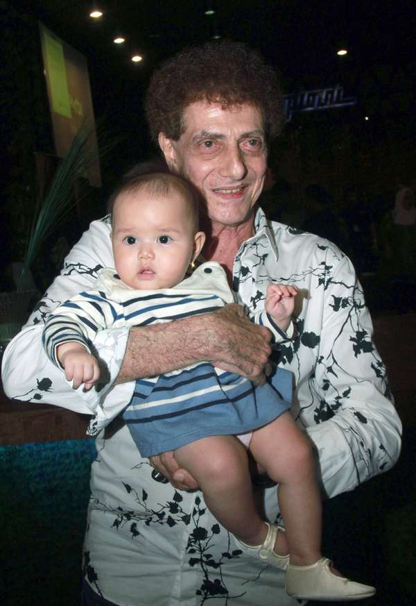 Kisah Cinta Rini S Bono dan Ahmad Albar, Cinta Bersemi di 