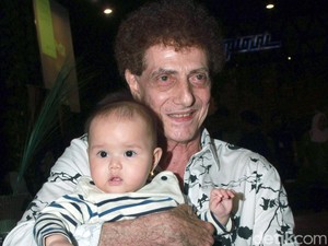 Cerita Bahagia Ahmad Albar Dapatkan Bidadari Cantik di Usia 71 Tahun