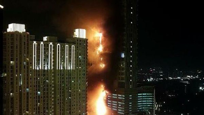 Api Berhasil Dipadamkan, Petugas Sisir Neo Soho dari Atas sampai Bawah