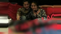 Foto Onky Alexander bersama seorang perempuan, diduga penyebab perceraian artis senior itu. Foto: ist