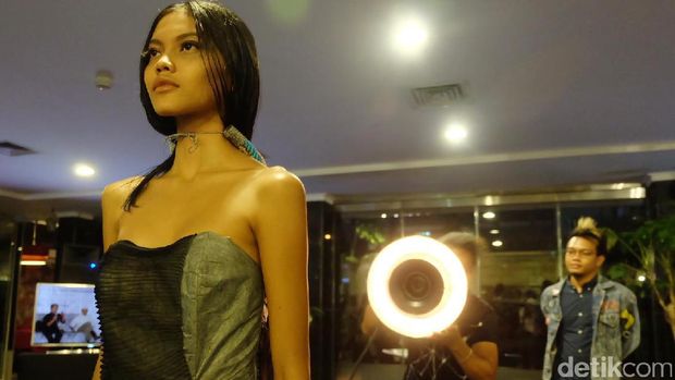 Empat Seniman Bicara tentang Fashion Eksperimental di Pameran 'WUSINWUG' 