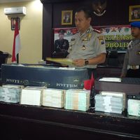 Polisi Amankan 4 Koper Uang Asing Palsu Milik Dimas Kanjeng