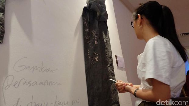 Pameran 'WUSINWUG': Seni Bercampur Aduk dengan Fashion Eksperimental! 