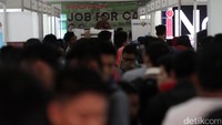 Mereka menawarkan ribuan lowongan kerja bagi pelamar.