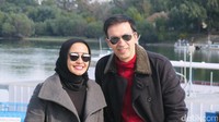 Manoj dan Bella kompak berkacamata.