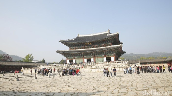 Objek wisata Istana Gyeongbokgung di Seoul