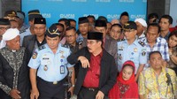 Syukur Alhamdulillah, merdeka, merdeka, merdeka! kata Antasari dalam jumpa pers di Lembaga Pemasyarakatan Klas 1 Tangerang, Kamis (10/11/2016).