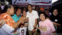 Sandiaga Uno berkampanye dengan mendatangi warga RT 007/RW 10 Kelurahan Tanah Tinggi, Kecamatan Johar Baru, Jakarta Pusat, Kamis (10/11/2016).