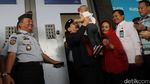Antasari Azhar Bebas Disambut Cucu
