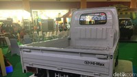 Daihatsu Hi-Max memiliki performa mesin yang bertenaga dan efisien, karena menggunakan mesin berteknologi 1.000 KR-DE DOHC, dan konsumsi BBM yang irit.