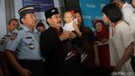 Antasari Azhar Bebas Disambut Cucu