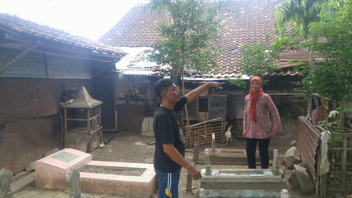 Kisah Polisi Rembang yang 12 Tahun Tinggal di Area Pemakaman