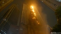Apartemen Neo Soho terbakar, Rabu (9/11/2016) malam. Belum diketahui apa penyebab kebakaran ini.