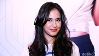 Pevita Pearce terlihat happy. Pool/Palevi S/detikFoto.
