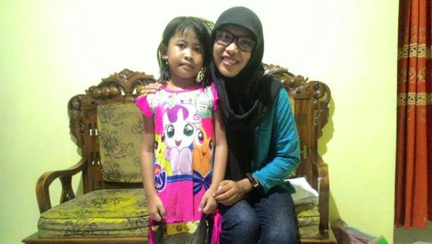 Palupi dan adik asuhnya