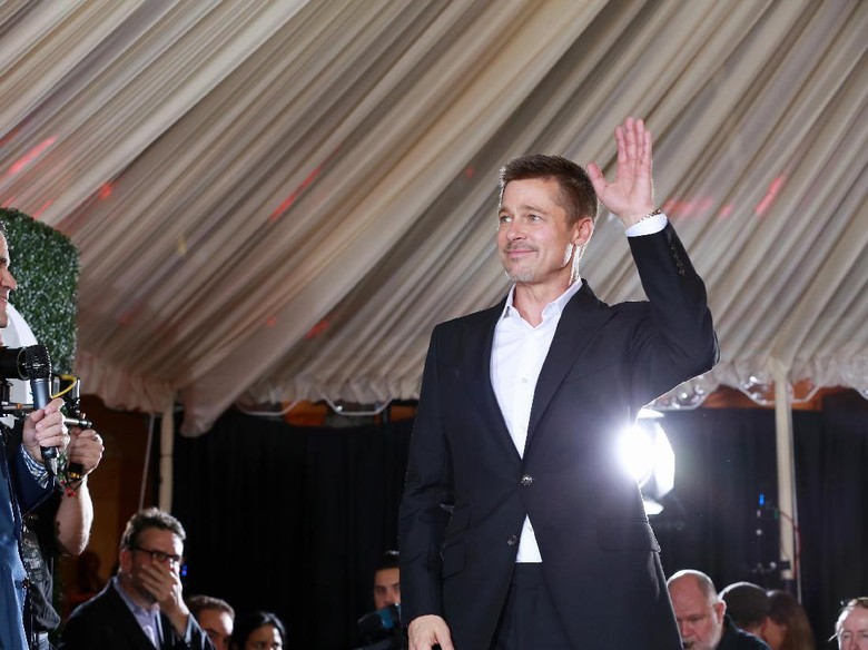 Dua Tahun Pisah dengan Angelina Jolie, Brad Pitt Kini Lebih Bahagia Dua Tahun Pisah dengan Angelina Jolie, Brad Pitt Kini Lebih Bahagia