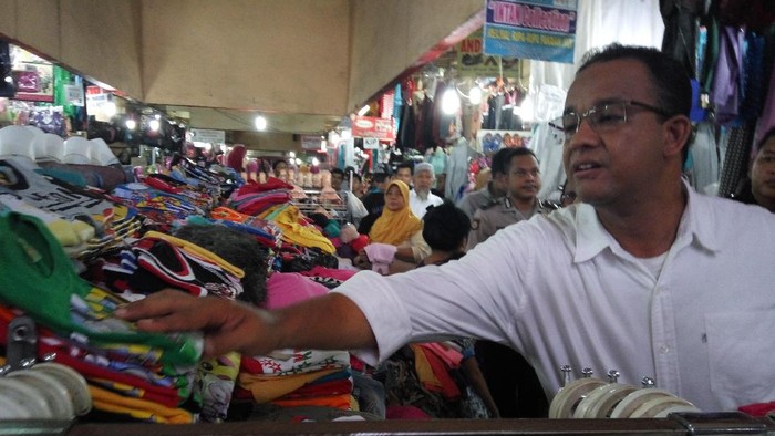 Kunjungi Pengrajin Tempe, Anies Ingin Ajarkan Pengelolaan Limbah