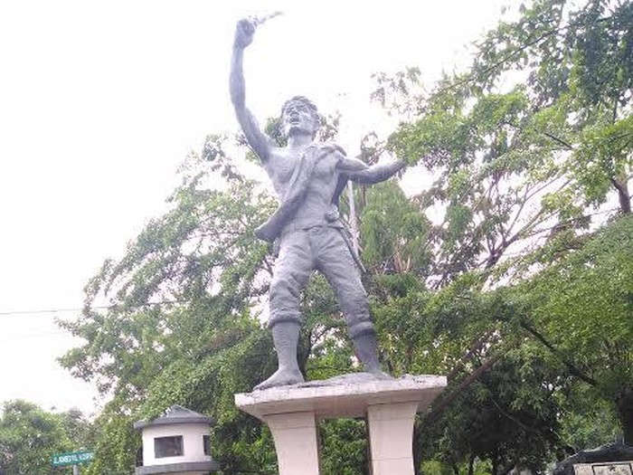 Ironis! Monumen Perjuangan Kalah Populer Dibanding Patung Suro dan Boyo
