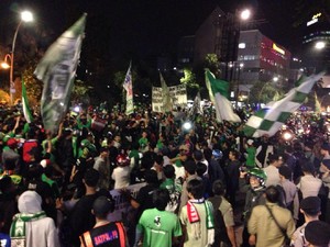 Usai Tutup Jalan, Bonek Lakukan Konvoi Keliling Kota