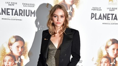 Cantiknya Lily-Rose Depp