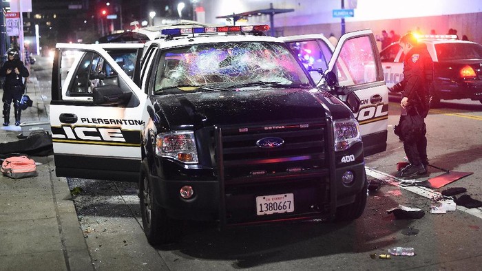 Demo Anti-Trump Meluas, Sejumlah Fasilitas Umum Dirusak