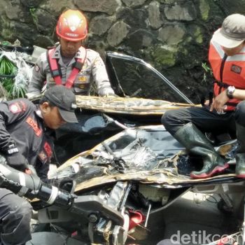 3 Jam Avanza Korban Banjir Pagarsih Berhasil Dievakuasi, Begini Penampakannya 