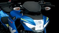  Suzuki GSX-S125 sejatinya sama dengan Suzuki GSX-S150 untuk pasar Indonesia yakni sebagai motor sport naked.