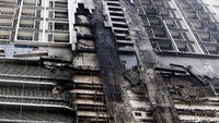 Apartemen itu tampak menghitam.