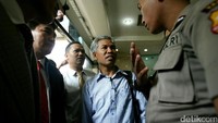 Buni tiba kantor Bareskrim Polri sekitar pukul 09.30 WIB.