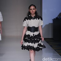 Fashion Show Barli Asmara di IPMI Trend Show 2017. Senayan City. Jakarta. [Foto: Mohammad Abduh/Wolipop]