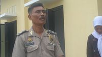 Kisah Polisi di Rembang yang Tinggal di Area Pemakaman